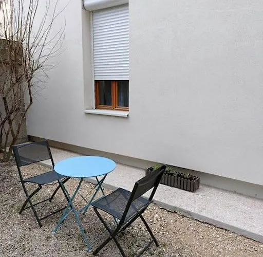La Chouette Dans L\'Arbre - T2 Sur Cour Au Calme